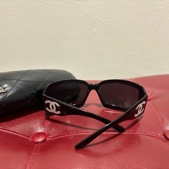 CHANEL Vintage Black Sunglasses Mother of Pearl - Picture 3 of 13